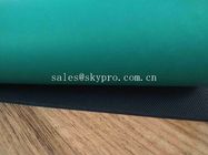 Enrarezca el material de goma del caucho natural de las esteras del ESD de la tabla verde del banco de trabajo de 2m m para la cadena de producción