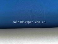 Lado liso colorido del rollo uno de la tela del neopreno grabado en relieve con el poliéster de nylon azul de Spandex