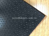 El color negro de las pequeñas del arroz esteras de goma del modelo graba en relieve el top, densidad 1.5g/Cm3