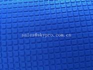 Rollo de nylon cubierto hoja de goma azul estupenda de la tela del neopreno del modelo del cuadrado del estiramiento