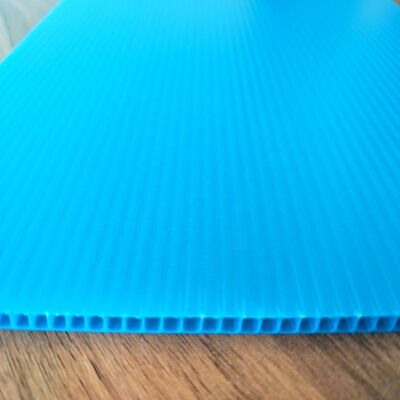 Hoja hueca de plástico antiestático con retardante de fuego UV estabilizado y hoja doble de plástico corrugado de PP