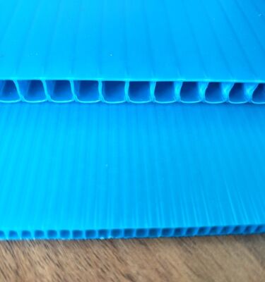 Hoja corrugada de plástico PP reciclable impermeable de tamaño personalizado para embalaje de cajas