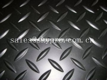 Las esteras de goma antideslizantes resistentes modificadas para requisitos particulares del coche alisan/superficie grabada en relieve